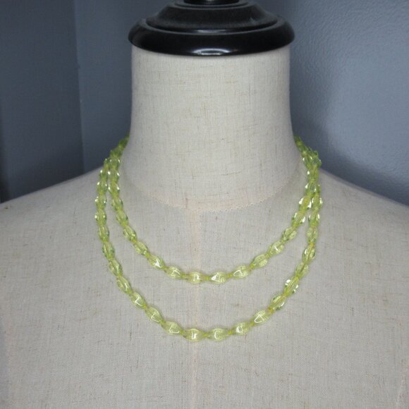 Uranium glass bead necklace - Picture 2 of 13